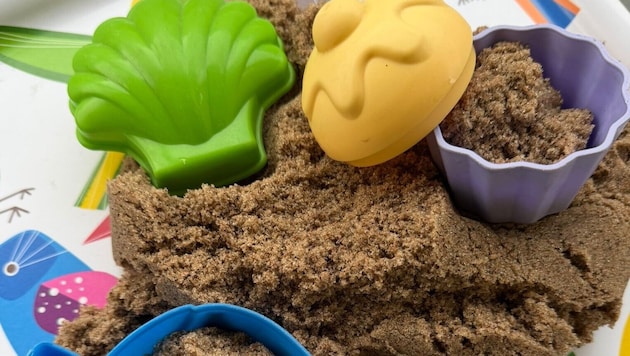 Zum Teil ist der Sand auch bunt und zum Basteln gedacht.