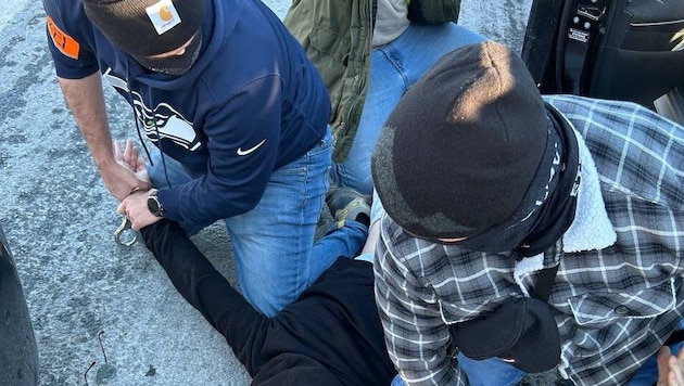 Zahlreiche Mobiltelefone wurden nach der Festnahme eines Abholers sichergestellt.