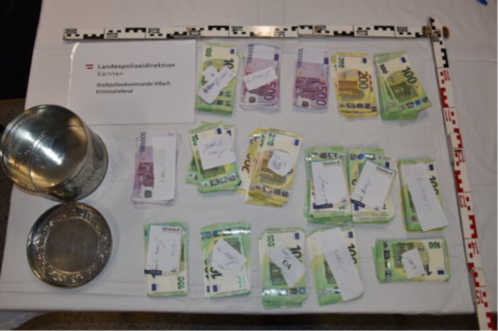 Reiche Beute: Ein Teil des sichergestellten Bargeldes