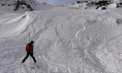 Auch im Tiroler Zillertal wurden insgesamt neun Lawinenabgänge gemeldet, die jedoch glimpflich ...