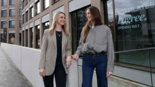 Barbora Baronova und Annia Schöne (re.) bringen den Fitness-Trend Lagree nach Salzburg.