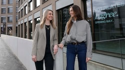 Barbora Baronova und Annia Schöne (re.) bringen den Fitness-Trend Lagree nach Salzburg.