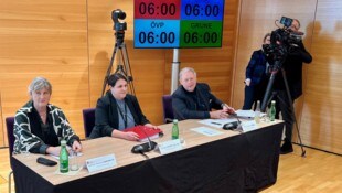 Erste Fragen gingen an die Leiterin der Finanzabteilung (M.).