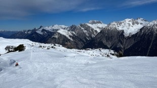 Am Sonnenkopf im Klostertal im Süden Vorarlbergs ist am Mittwochmittag ein Mann verschüttet ...