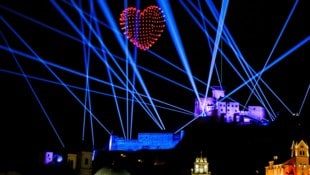 Mit einer imposanten Lichtershow feierte sich die neue Europäische Kulturhauptstadt Trenčín am ...