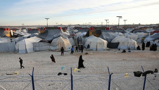 Das Al-Hol-Camp in Syrien stand bislang unter der Kontrolle kurdischer Einheiten. Nun soll es ...