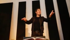 Dirigentin Blumenthal bei der Probe