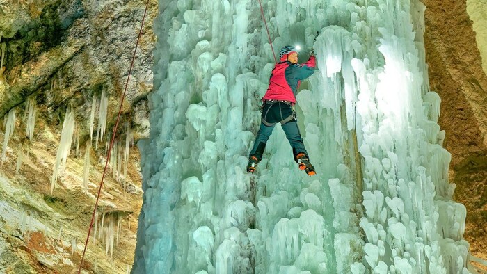 Millimeterarbeit bei eisigen nächtlichen Temperaturen für das perfekte Foto.