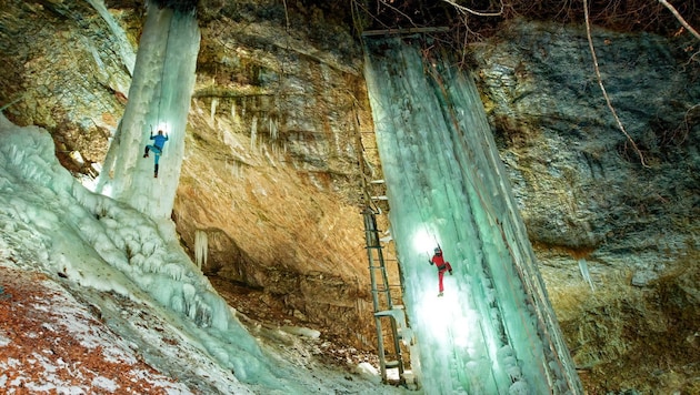 Der etwa 30 Meter hohe Turm aus Eis fasziniert.