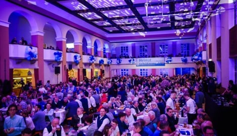 Politischer Aschermittwoch der FPÖ in Ried: 2000 Gäste in der Jahnturnhalle sorgen für ...