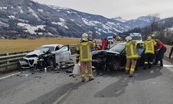 Beide Autos wurden schwer beschädigt.