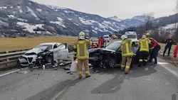 Beide Autos wurden schwer beschädigt.