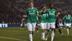 Anthony Gordon (links) erzielte einen Viererpack in der ersten Halbzeit.