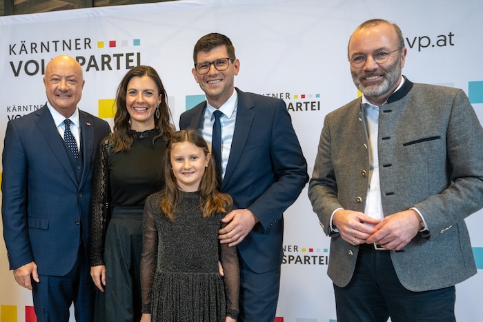 Bundeskanzler Stocker, Kärntens VP-Chef Martin Gruber mit Frau und Tochter und EVP-Chef Manfred ...