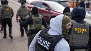 Beamte der Einwanderungsbehörde ICE bei einem Einsatz in Minneapolis