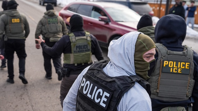 Beamte der Einwanderungsbehörde ICE bei einem Einsatz in Minneapolis