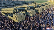 In einer Zeremonie wurden die neuen Raketenwerfer in Pjöngjang enthüllt.