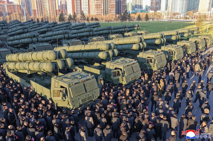 In einer Zeremonie wurden die neuen Raketenwerfer in Pjöngjang enthüllt.