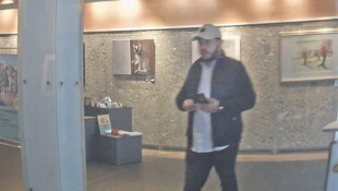 Einer der beiden Männer, die hinter den Taten vermutet werden