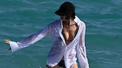 Supermodel Irina Shayk sorgt mit nassem Strand-Look in Miami für Schlagzeilen.
