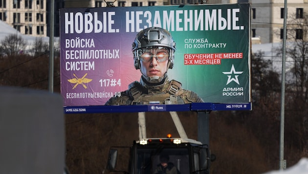 One of numerous posters in Moscow. Specialized, "irreplaceable" drone forces are wanted.