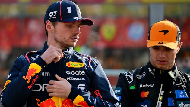 Noch vor dem Saisonstart liefern sich Max Verstappen (li.) und McLaren (mit Lando Norris) einen ...