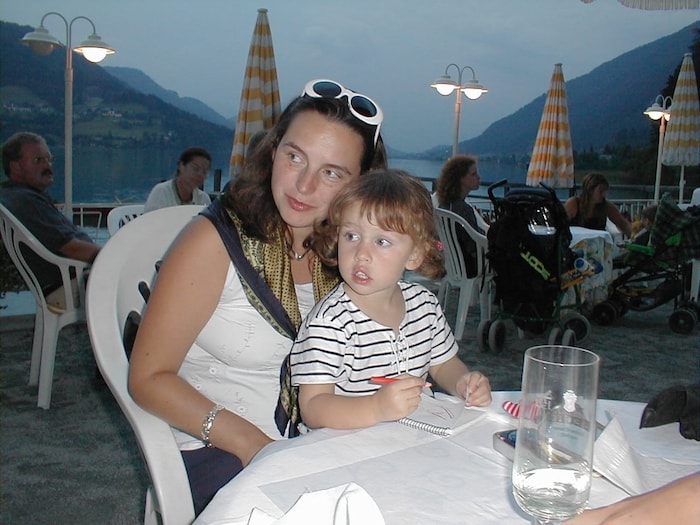 Tage, an denen noch alles einfacher war. Heute wird Lisa von ihrer Mutter in Vollzeit gepflegt.