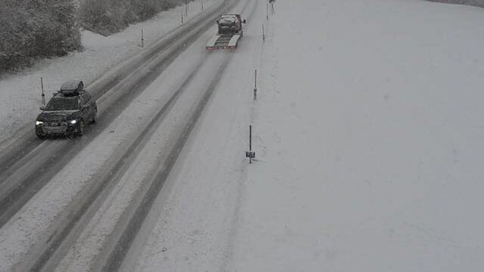 Auf der Drautalbundesstraße in Osttirol liegt ebenfalls viel Schnee.