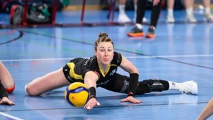 Nicht zu übersehen: Victoria Deisl geht in Tschechien mit einer Beinschiene auf‘s Parkett.