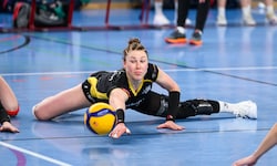 Nicht zu übersehen: Victoria Deisl geht in Tschechien mit einer Beinschiene auf‘s Parkett.