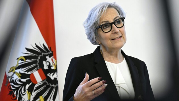 Justizministerin Anna Sporrer (SPÖ) will die Haftanstalten weiter entlasten.