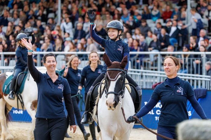 Auch die jüngsten „Worker“ durften Turnierluft vor dem Schloss schnuppern und freuen sich auf ...
