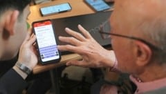 Die Prämie kann nur digital beantragt werden. Vor allem für ältere Personen stellt das eine ...