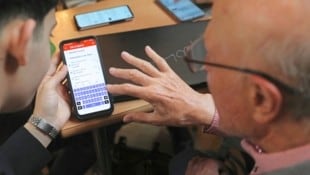 Die Prämie kann nur digital beantragt werden. Vor allem für ältere Personen stellt das eine ...