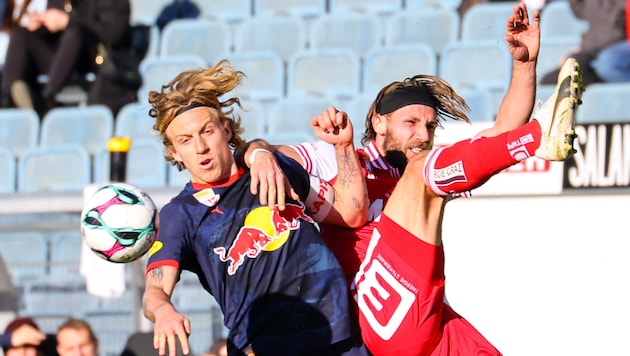 Gegen Salzburg erkämpfte sich der GAK um Kapitän Maderner (re.) ein 1:1. Daran will man in ...