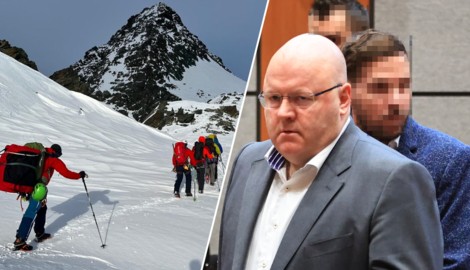 Bergretter damals beim Aufstieg zur Unglücksstelle (Bild links). Der Angeklagte wird von Anwalt ...