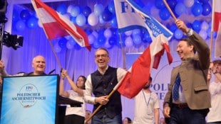 APA/MANFRED FESL Manfred Haimbuchner und Herbert Kickl schwangen in Ried die Fahnen.