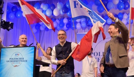 Manfred Haimbuchner und Herbert Kickl schwangen in Ried die Fahnen.