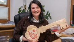 ÖVP-Bürgermeisterin Sieglinde Islitzer-Lerch mit dem Gemeindeschlüssel