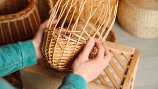 Korbflechten wird praktisch vermittelt. 