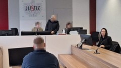 Der Angeklagte wurde in Eisenstadt von der renommierten Anwältin Ina-Christin Stiglitz (re.) ...