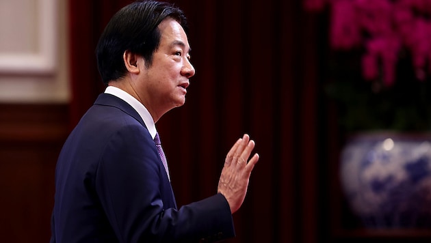 Bei den Neujahrsfeierlichkeiten musste Taiwans Präsident Lai Ching-te auch als Ersthelfer ...