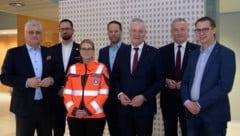 Die Landesräte Anton Kasser (3. von rechts) und Antauer (links) mit den Gipfel-Teilnehmern.