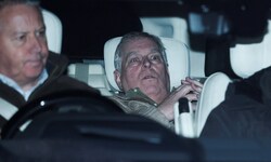 Ex-Royal Andrew Mountbatten-Windsor verließ die Polizeistation am späten Donnerstagabend wieder.