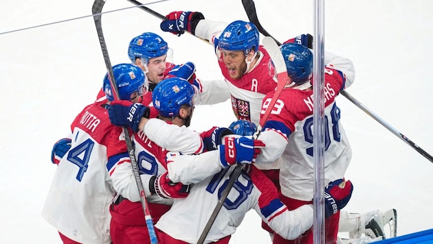 Tschechien hatte sechs Spieler am Eis, niemandem fiel es auf ...