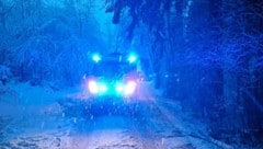 Der Schnee überwältigte viele Verkehrsteilnehmer und forderte die Einsatzkräfte heraus
