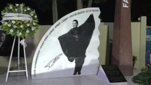 Das Denkmal wurde am Unfallort enthüllt.