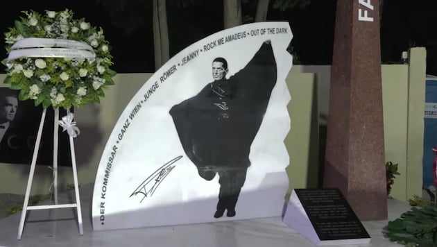 Das Denkmal wurde am Unfallort enthüllt.