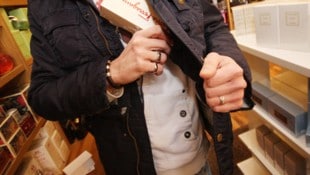 Die Kameraaufnahmen überführten die Täterin schlussendlich. (Symbolbild)