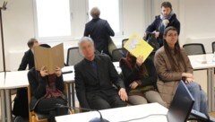 Vier der sieben Angeklagten – für 40 weitere folgt noch ein Prozess.